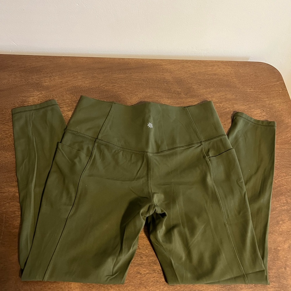 Athleta Salutation Stash Pocket II 7/8 leggings